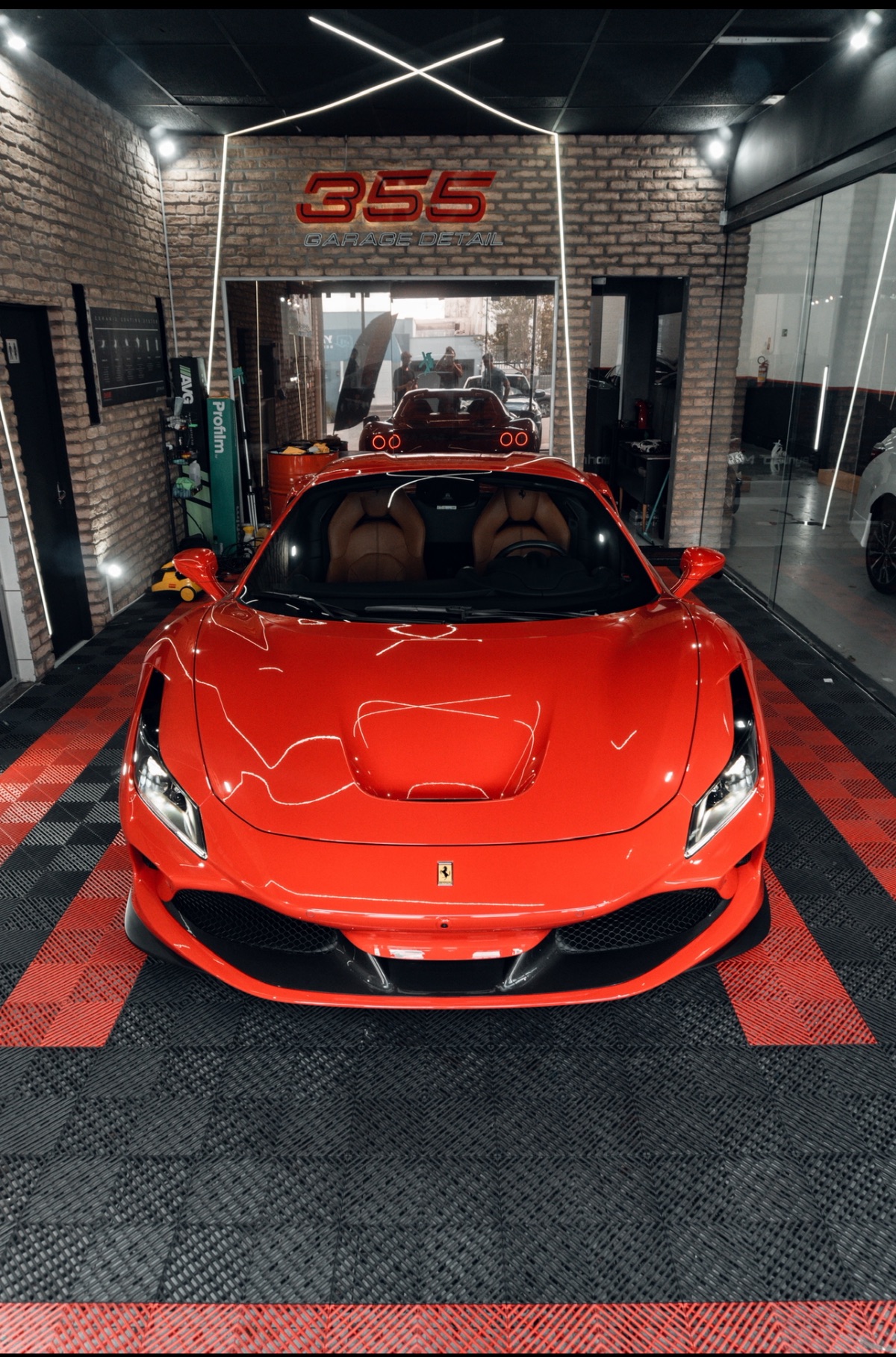 355 Garage Detail — imagem 8